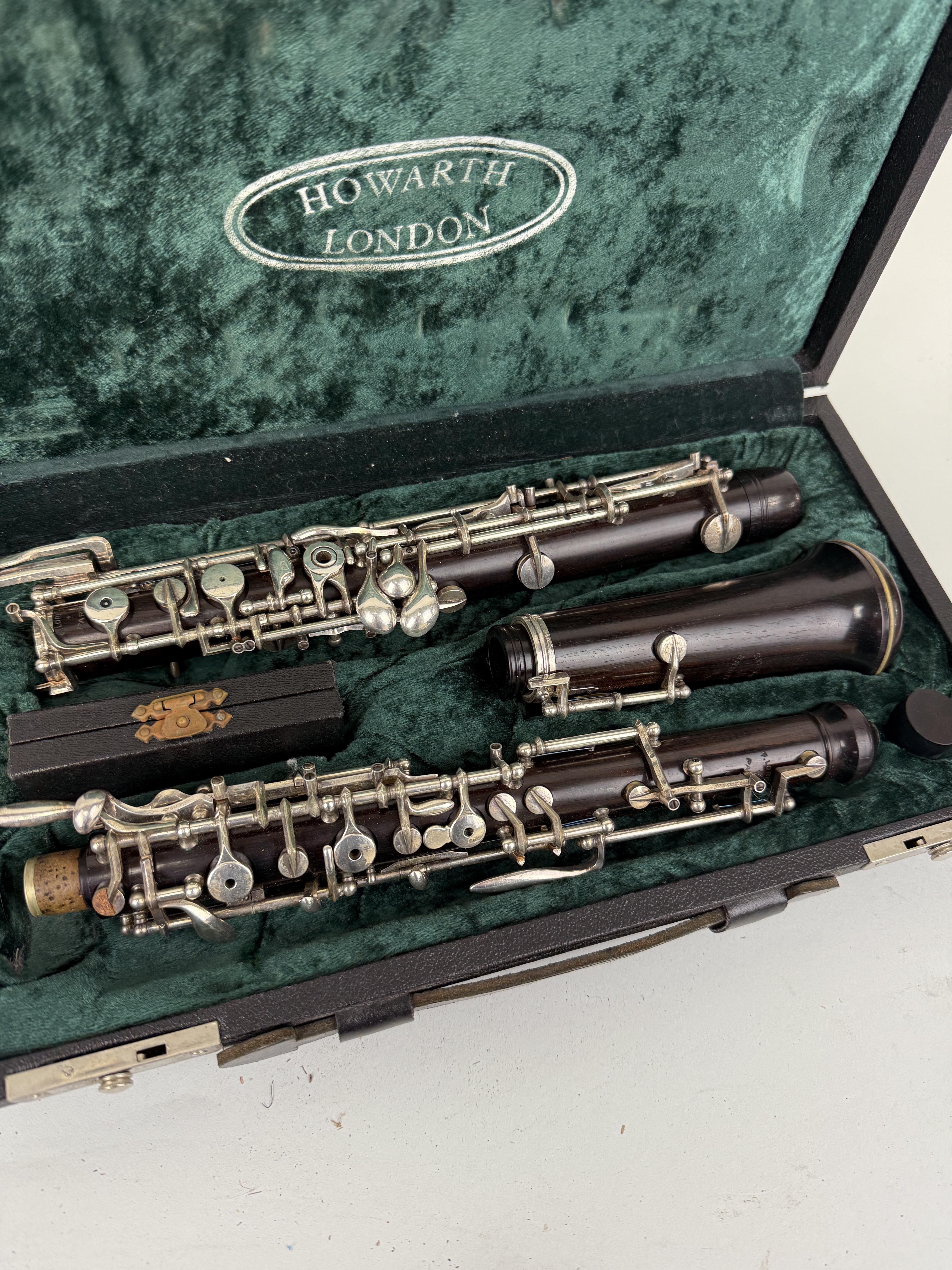 Lot 367 - A LOREE LONDON BLACK WOOD OBOE IN HOWARTH